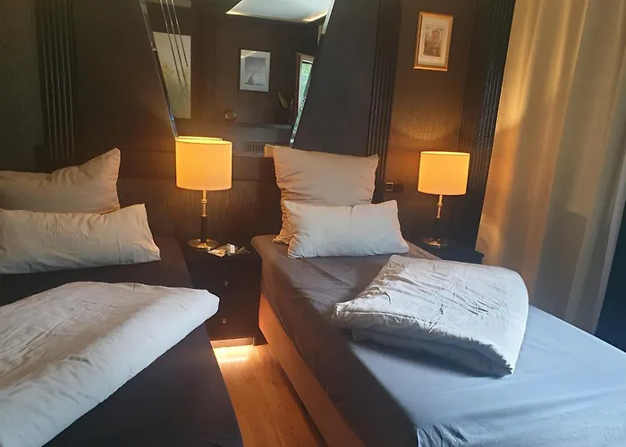 Miet-Kamp Ruhig, Zentral, Nahe Messe, Ausgefallenes Design 2 Schlafzimmer